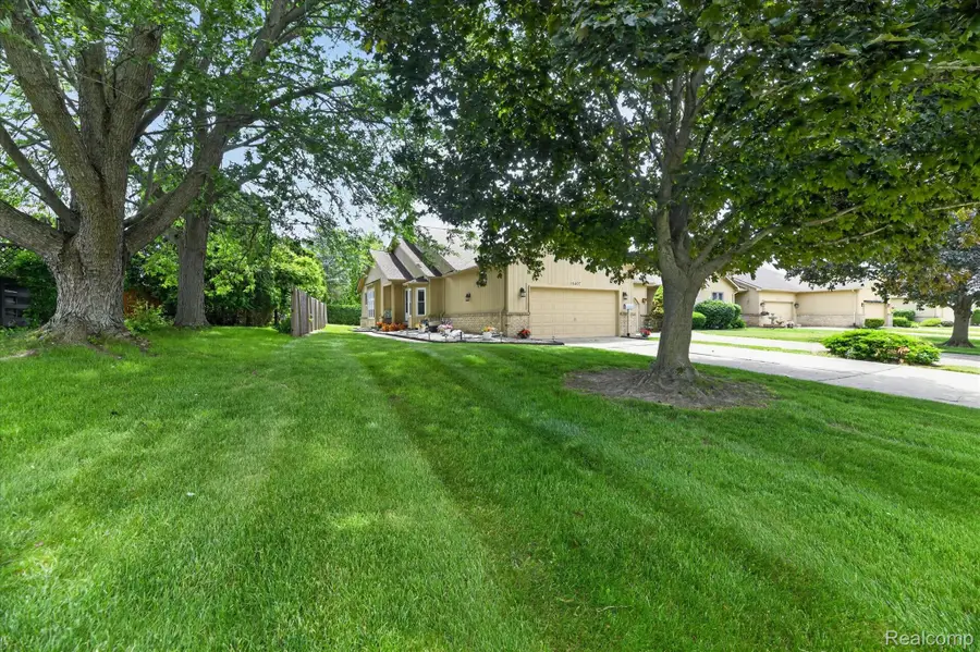 6407 Western Way, Flint, MI 48532 - #2