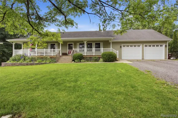 5739 Suntar Valley Drive, Fowlerville, MI 48836