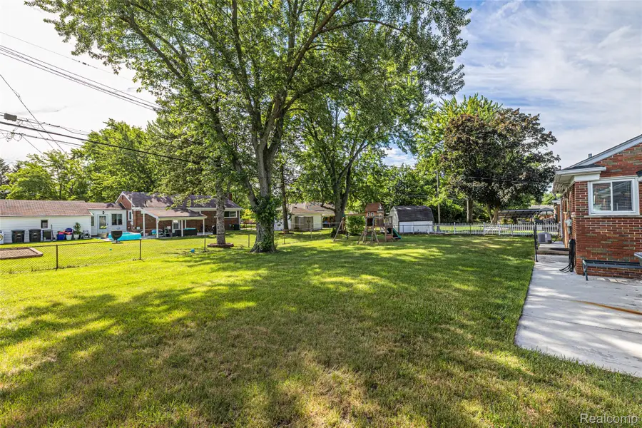19044 Norwich Road, Livonia, MI 48152 - #2