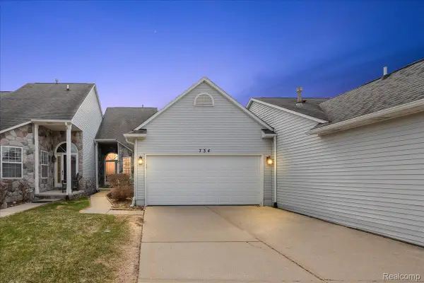 734 Challenging Trail #65, SouthLyon, MI 48178