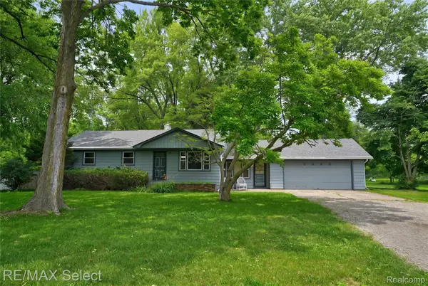 3323 E Carpenter Road, Flint, MI 48506
