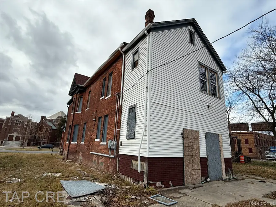 1104 E Grand Boulevard, Detroit, MI 48207 - #3