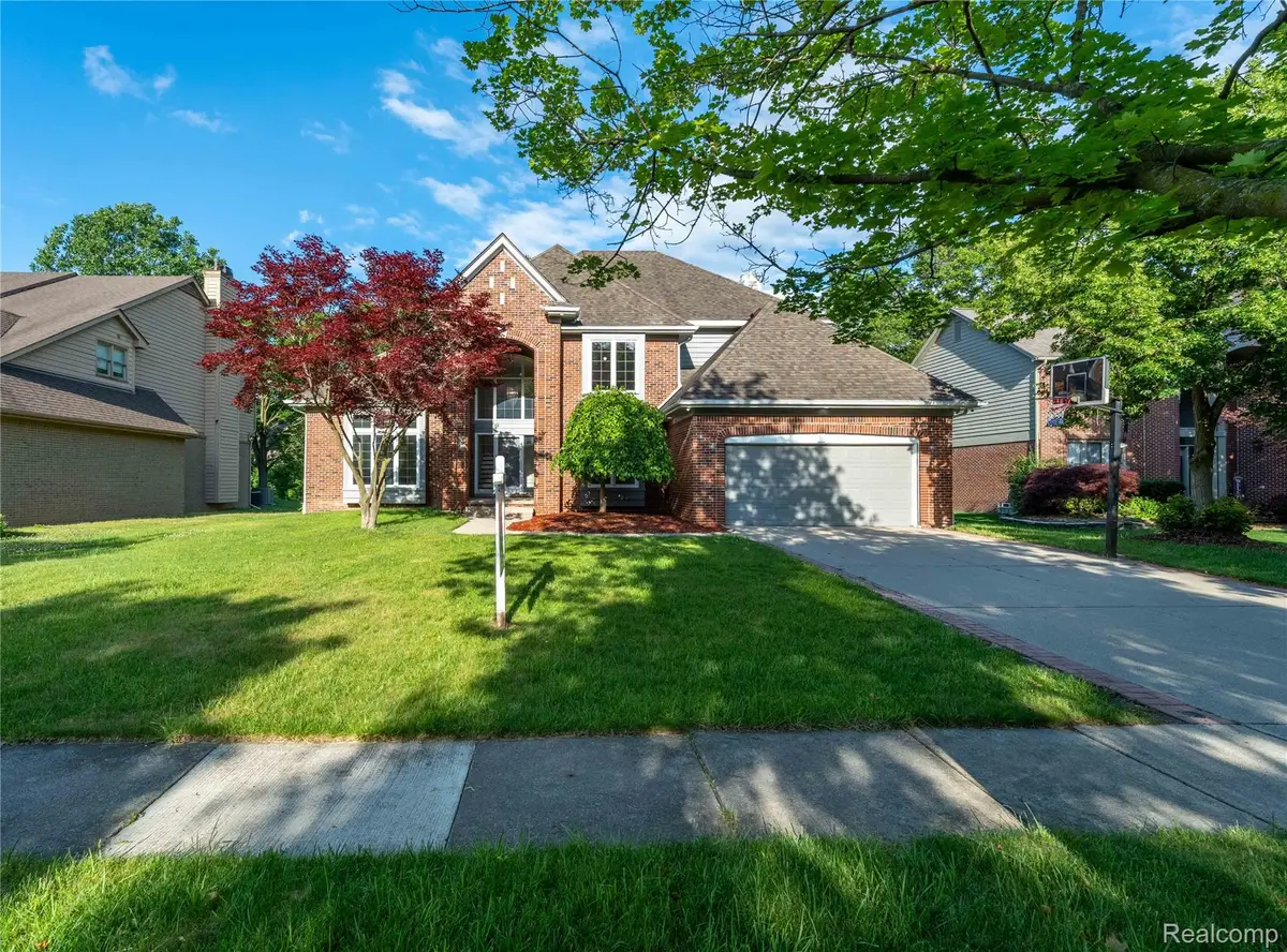 7386 Woodlore Drive, West Bloomfield, MI 48323 - #1