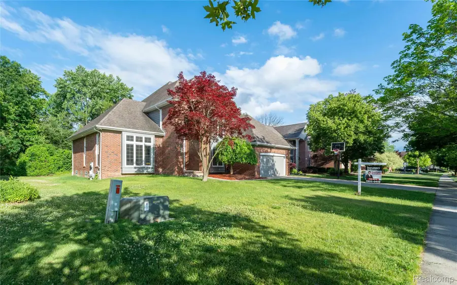 7386 Woodlore Drive, West Bloomfield, MI 48323 - #3