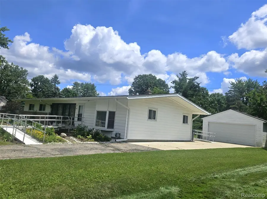 496 E Lovell Drive, Troy, MI 48085 - #2