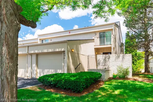 39478 Country Lane, Novi, MI 48375