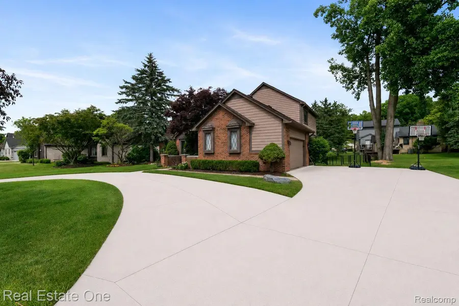 5277 Waterview Drive, West Bloomfield, MI 48323 - #3