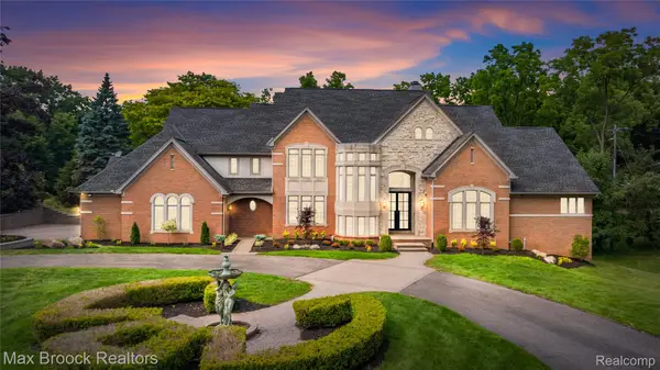 1888 W Tahquamenon Court, BloomfieldHills, MI 48302