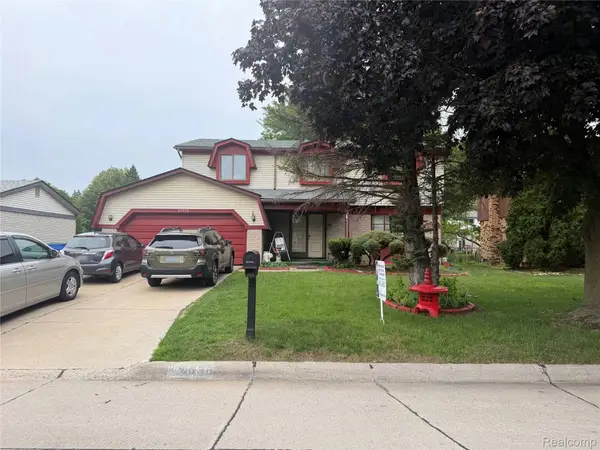 29538 E Nottingham Circle, Warren, MI 48092