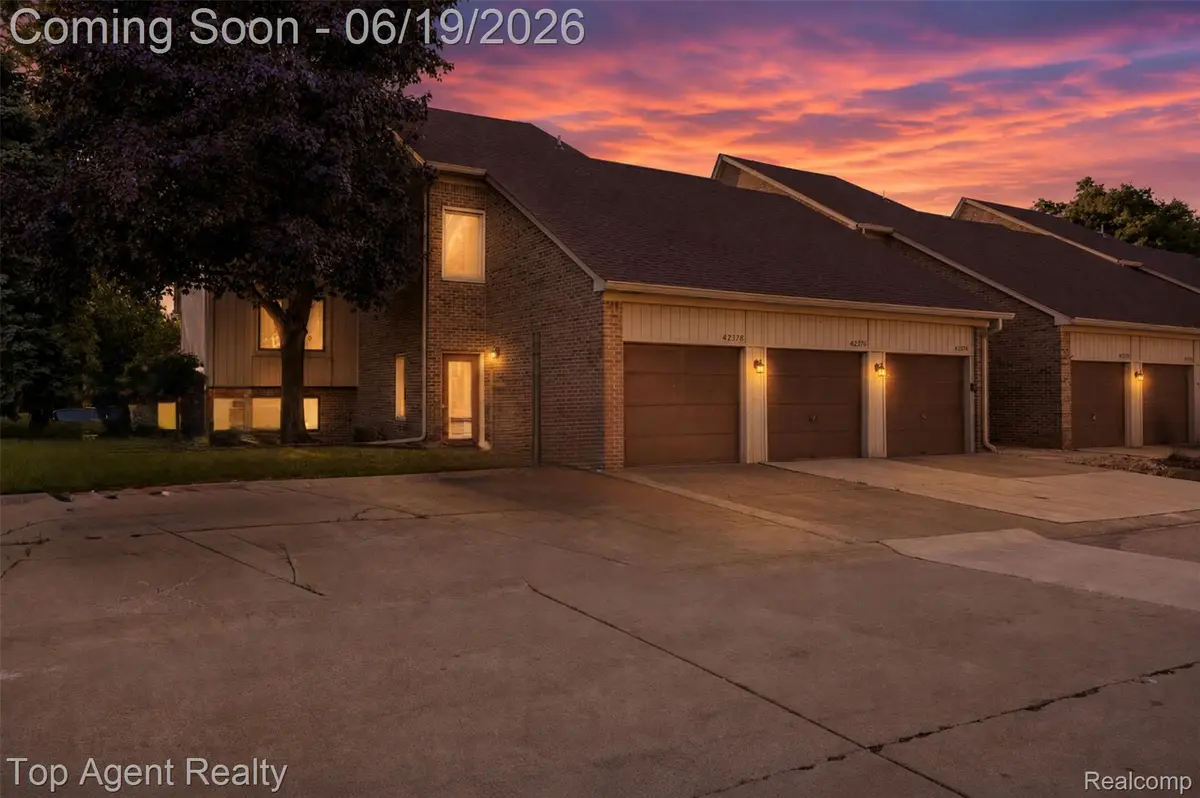 42374 Lochmoor Street, Clinton, MI 48038 - #1