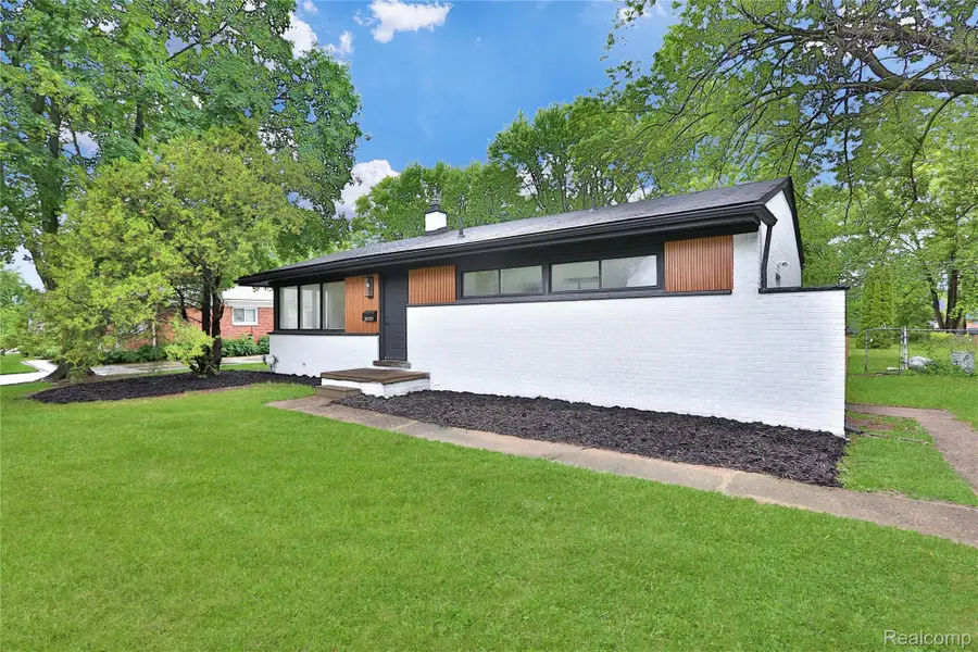 36720 N Schafer Street, Clinton Township, MI 48035 - #3