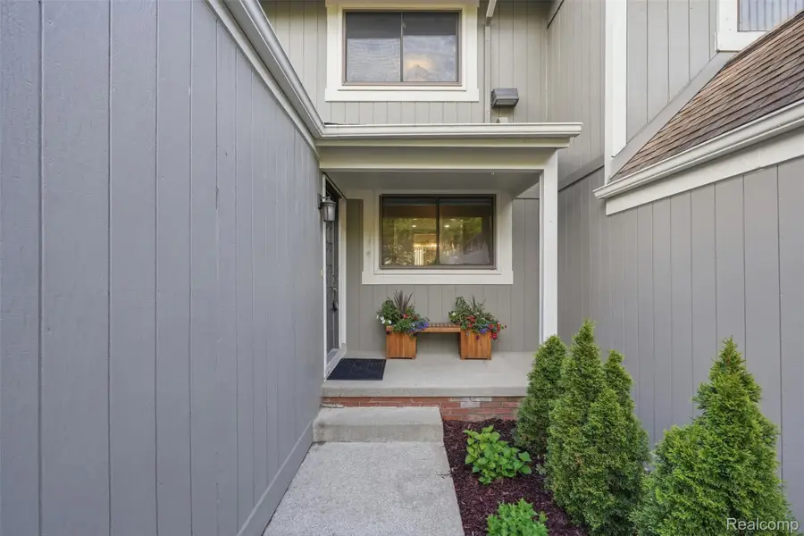 1120 Washington Circle, Northville, MI 48167 - #3