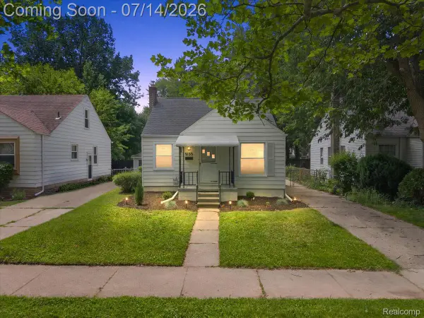 2155 E 8 Mile Road, GrossePointe, MI 48236