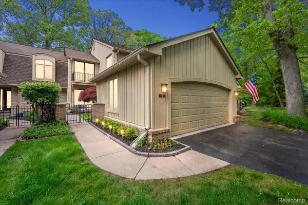 1161 Hillpointe Circle, BloomfieldHills, MI 48304