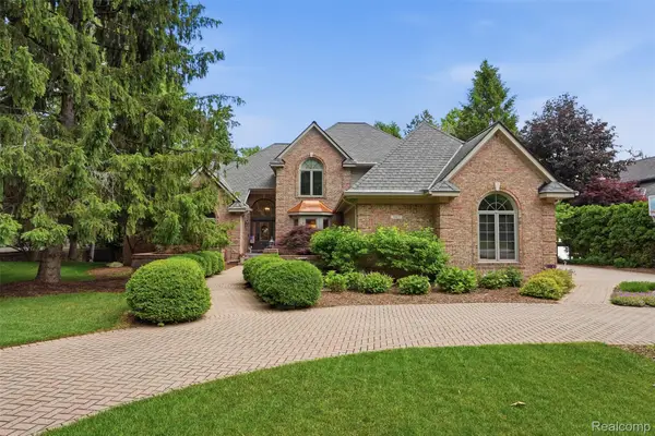 5483 Lake Ridge Drive, Brighton, MI 48116