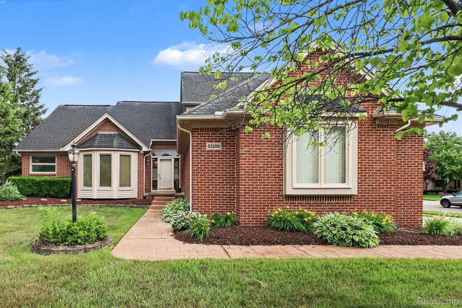 55206 Leonard Court, Shelby, MI 48316 - #2