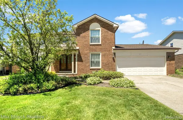 217 Stonetree Circle, RochesterHills, MI 48309