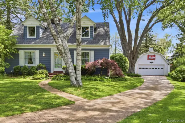 85 Hill Circle Drive, Waterford, MI 48328
