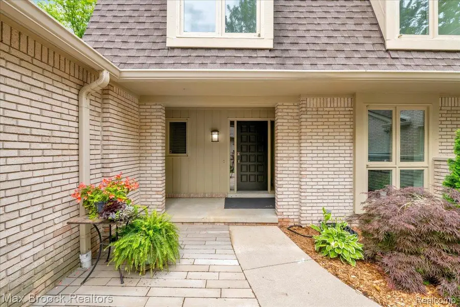 1106 Hillpointe Circle, Bloomfield, MI 48304 - #3