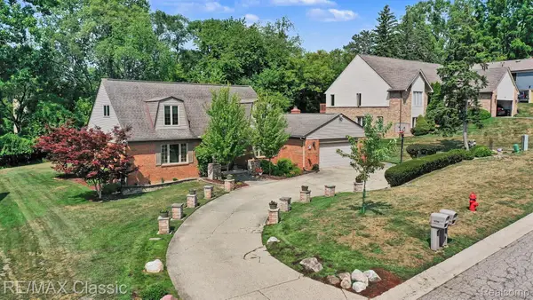 4590 Pine Village Drive, WestBloomfield, MI 48323