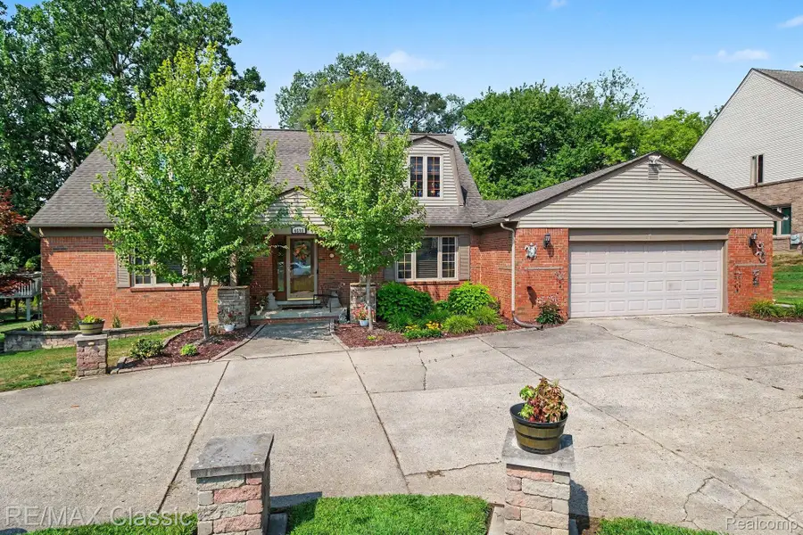 4590 Pine Village Drive, West Bloomfield, MI 48323 - #2