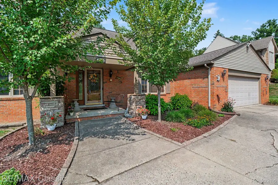 4590 Pine Village Drive, West Bloomfield, MI 48323 - #3