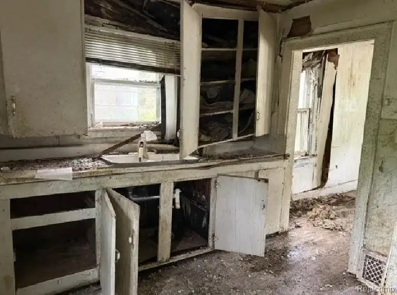 420 E Dayton Street, Flint, MI 48505 - #3