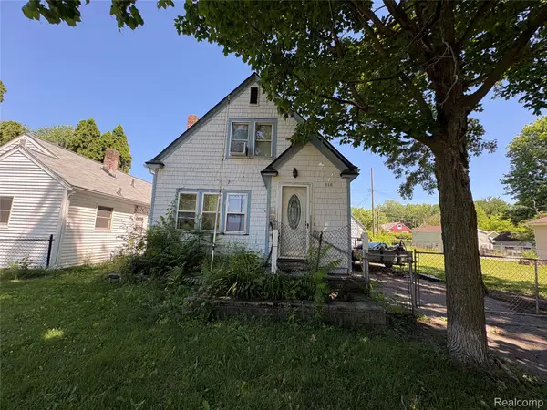 818 Loa Street, Lansing, MI 48910