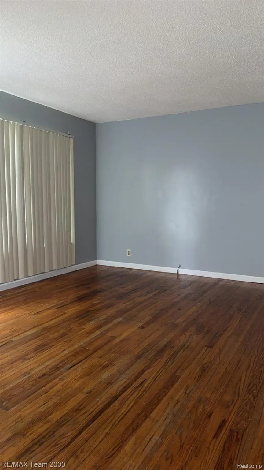 8094 Oak Street, Taylor, MI 48180 - #3