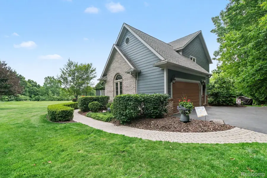 9230 Kelly Lake Drive, Clarkston, MI 48348 - #2