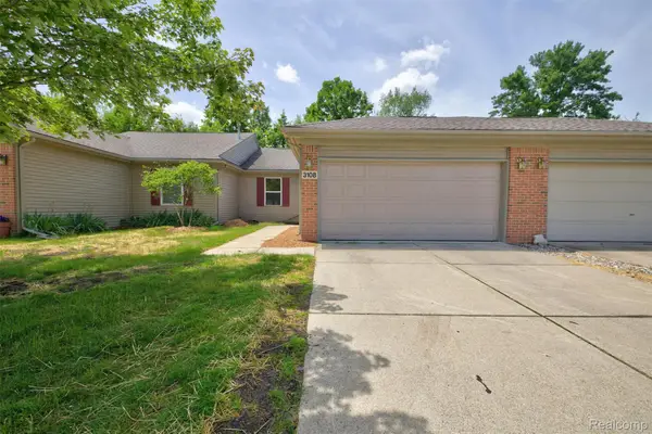 3108 Falcon Drive #25, Burton, MI 48519