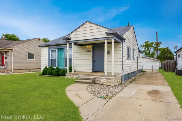 29454 Barton Street, GardenCity, MI 48135