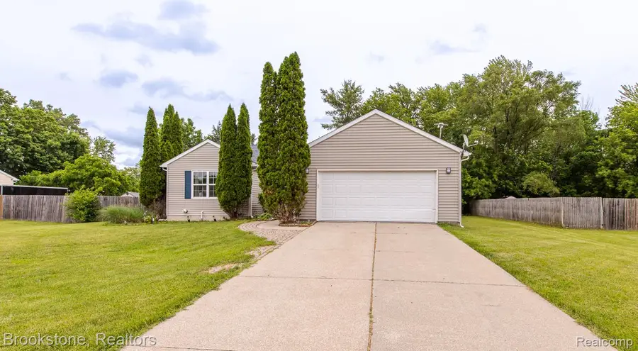 5039 Auker Drive, Grand Blanc, MI 48507 - #2