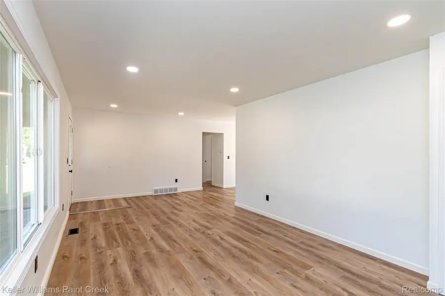 5143 Todd Street, Grand Blanc, MI 48439 - #3
