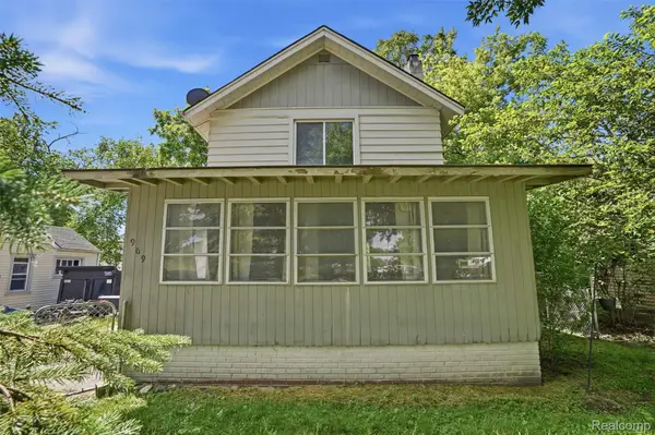 969 Myrtle Avenue, Waterford, MI 48328