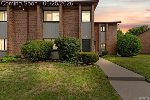 33693 Pondview Circle, Livonia, MI 48152