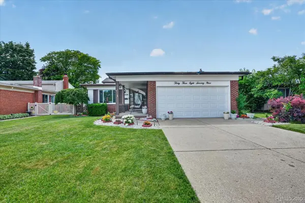 33879 Brookshire Drive, SterlingHeights, MI 48312