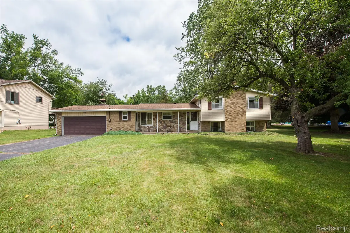 1165 Camelot Drive, Pinckney, MI 48169 - #1