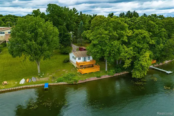 11044 Grand River Avenue, Brighton, MI 48116