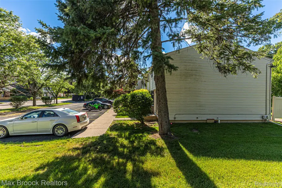 1669 Wimbledon Drive, Walled Lake, MI 48390 - #3