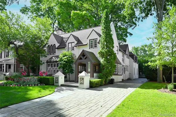 680 Wimbleton Drive, Birmingham, MI 48009
