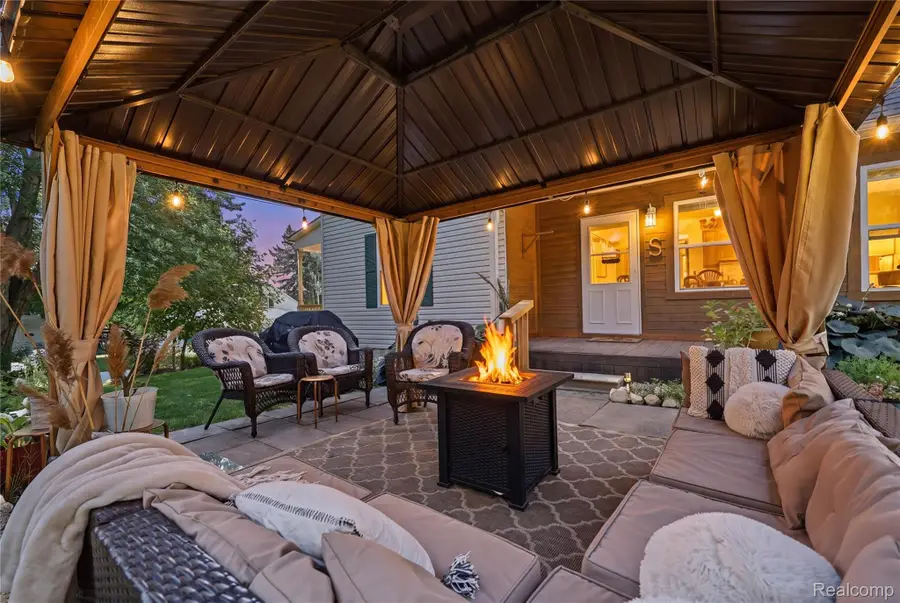 806 S 10th Street, Saint Clair, MI 48079 - #2