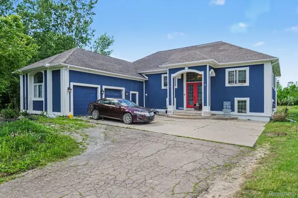 4251 E Maple Avenue, GrandBlanc, MI 48439