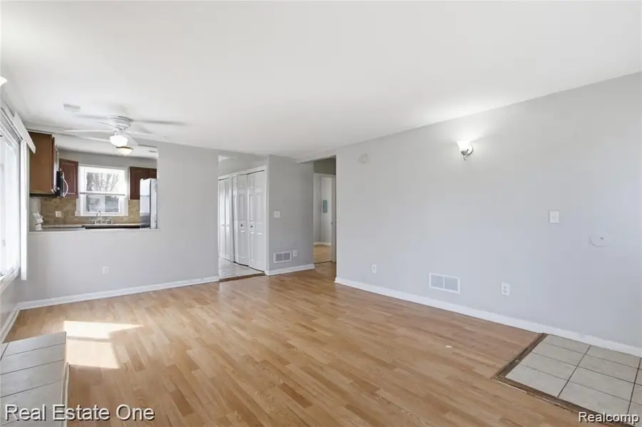 5747 Kingsbury Street, Dearborn Heights, MI 48127 - #3