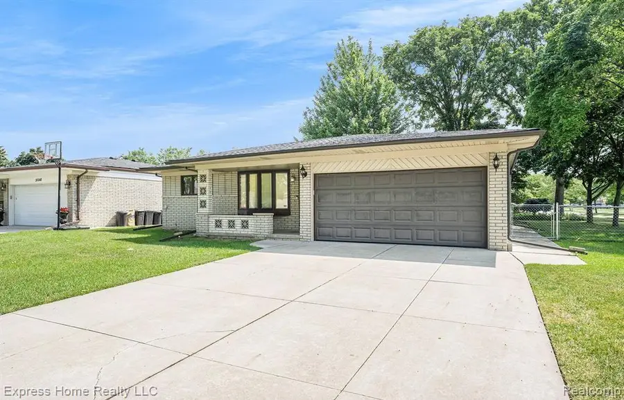 35526 Dunston Drive, Sterling Heights, MI 48310 - #2
