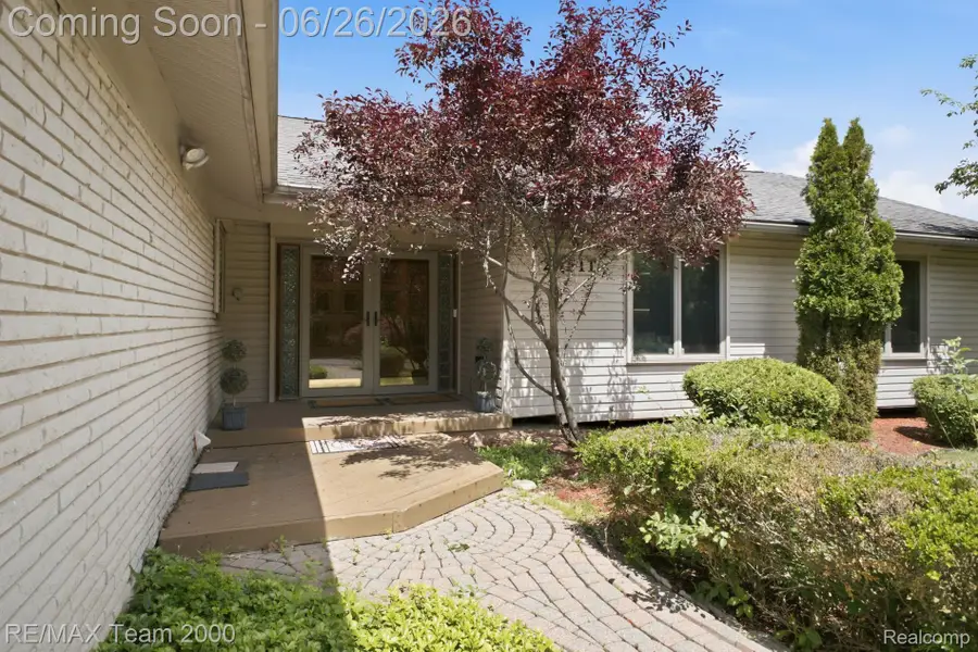 23511 Cliffview Court, Farmington, MI 48336 - #3