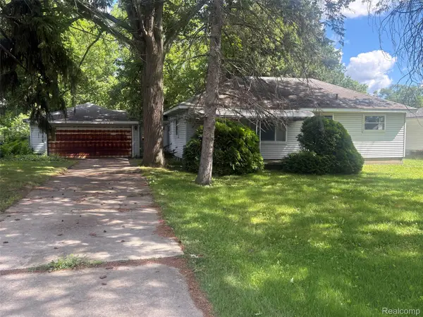 23301 Harrellson Street, Macomb, MI 48042