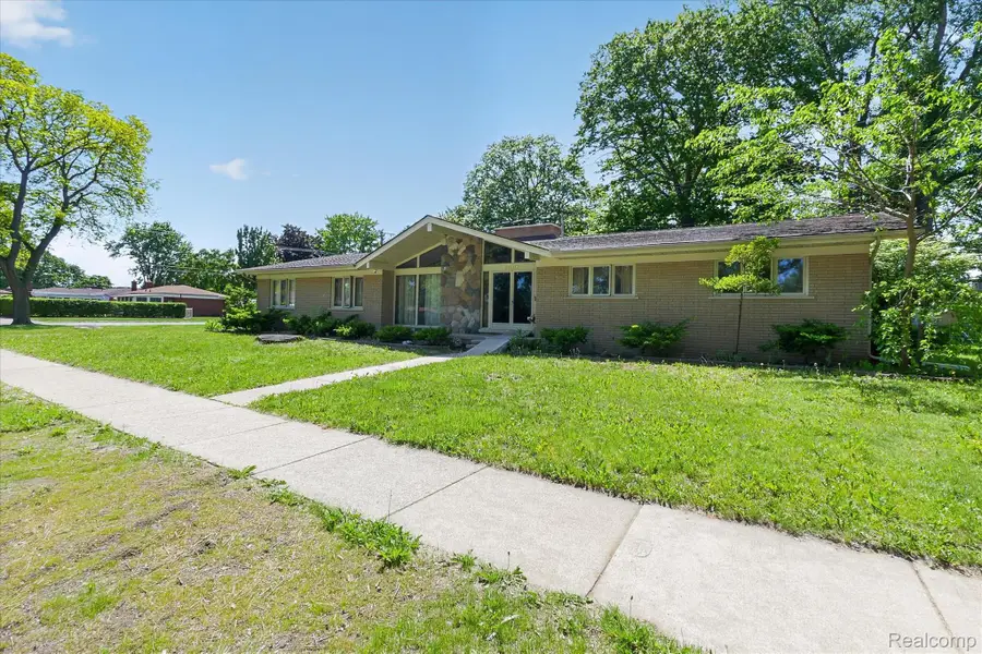 28013 Roan Drive, Warren, MI 48093 - #2