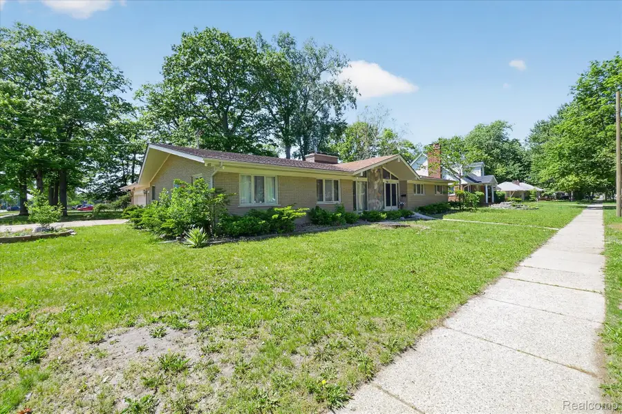 28013 Roan Drive, Warren, MI 48093 - #3