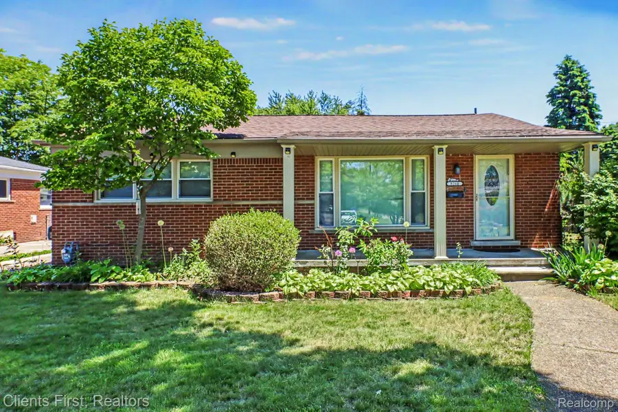 8260 Arnold Street, Dearborn Heights, MI 48127 - #2